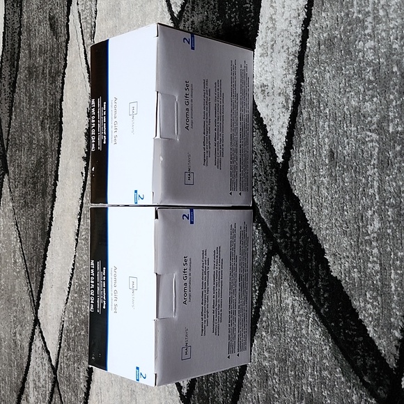 MAINSTAYS PLUG-IN SWIVEL DIFFUSER AROMA GIFT SETS RED TRUCK & PINE TREES - Picture 5 of 13